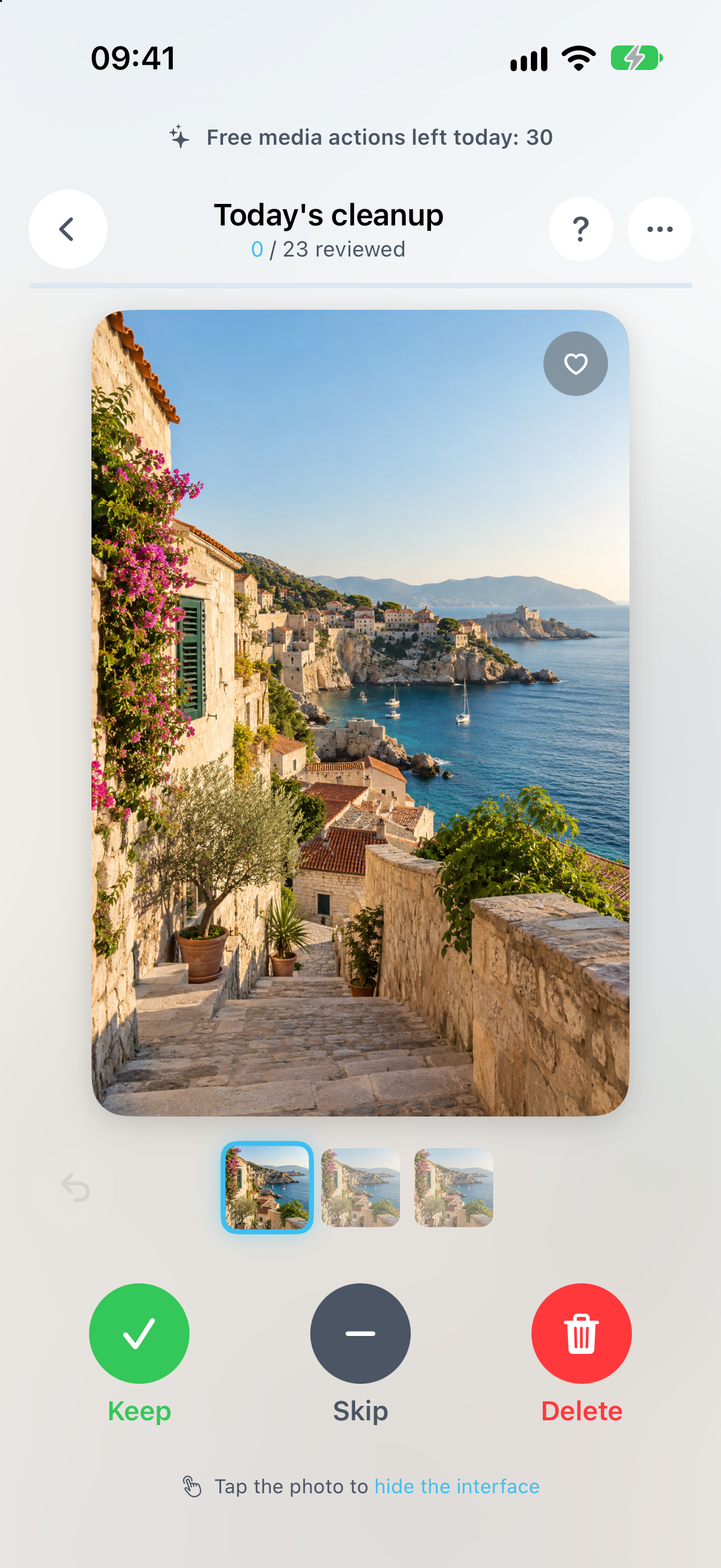 Cleaningo’s swipe-to-review photo screen